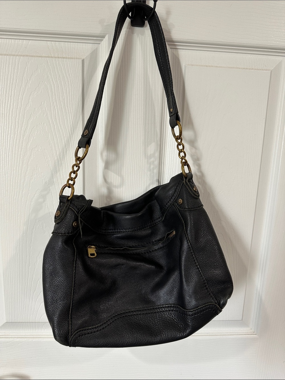 The San Classic Black Leather Shoulder Bag with Chain-Link Strap